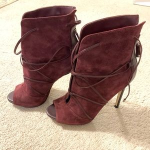 Guess Maroon Suede Peep Toe Bootie Sz 6M